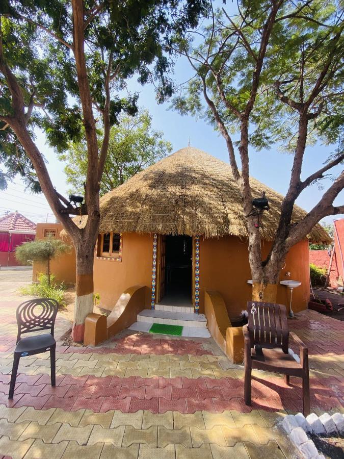 Santkrupa Villa Resort Nakhtrana Exteriör bild