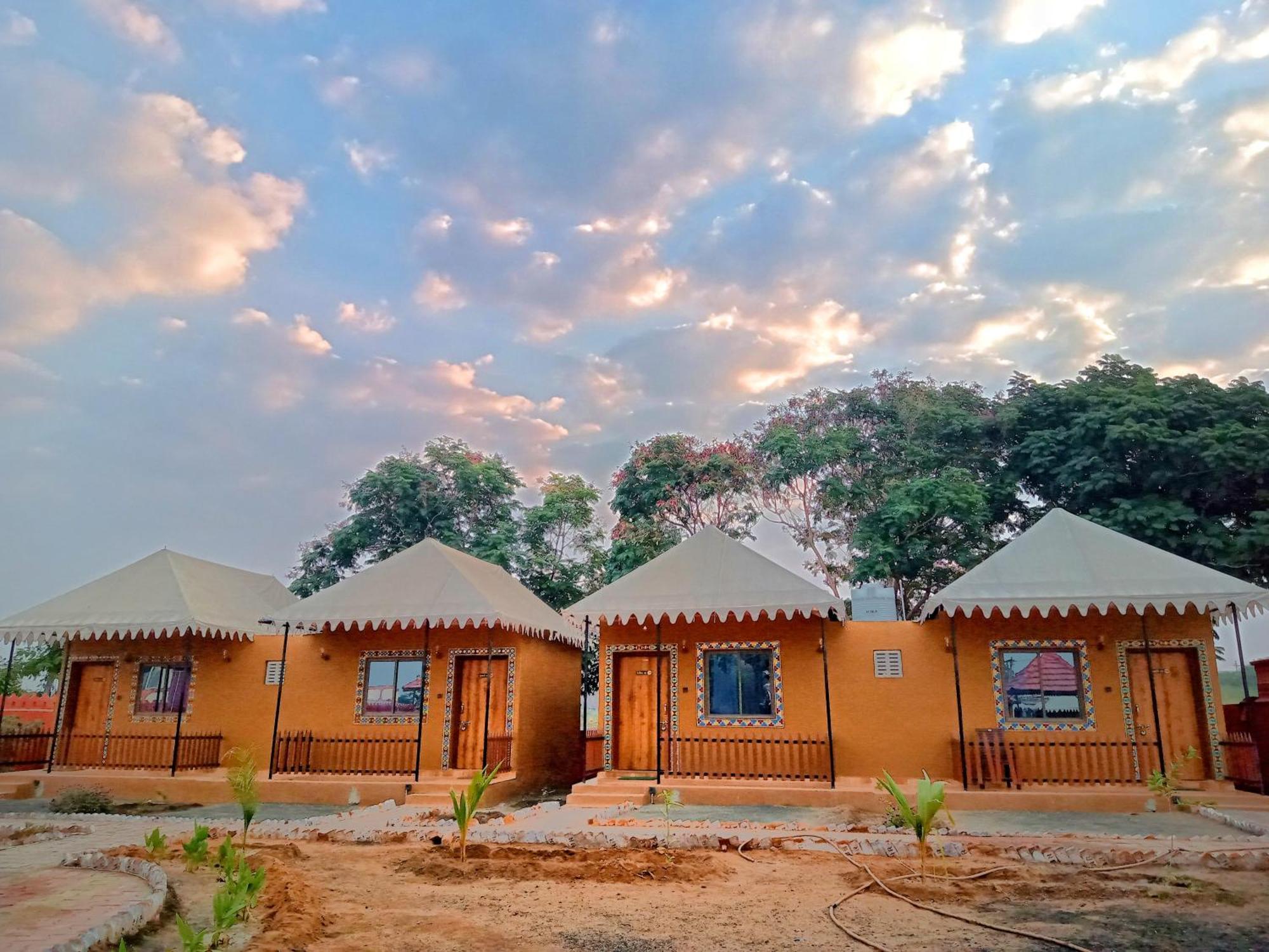 Santkrupa Villa Resort Nakhtrana Exteriör bild